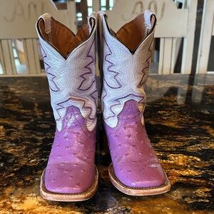 Tanner Mark girls purple boots !